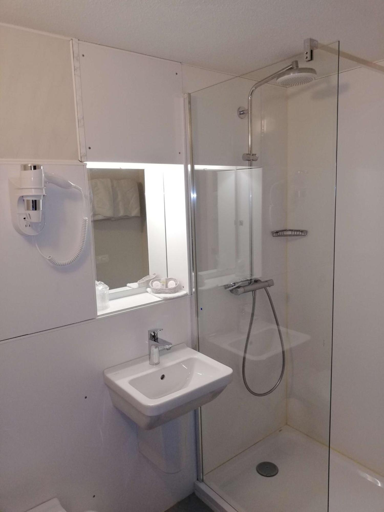 Fumel Brit Hotel Vallee Du Lot מראה חיצוני תמונה