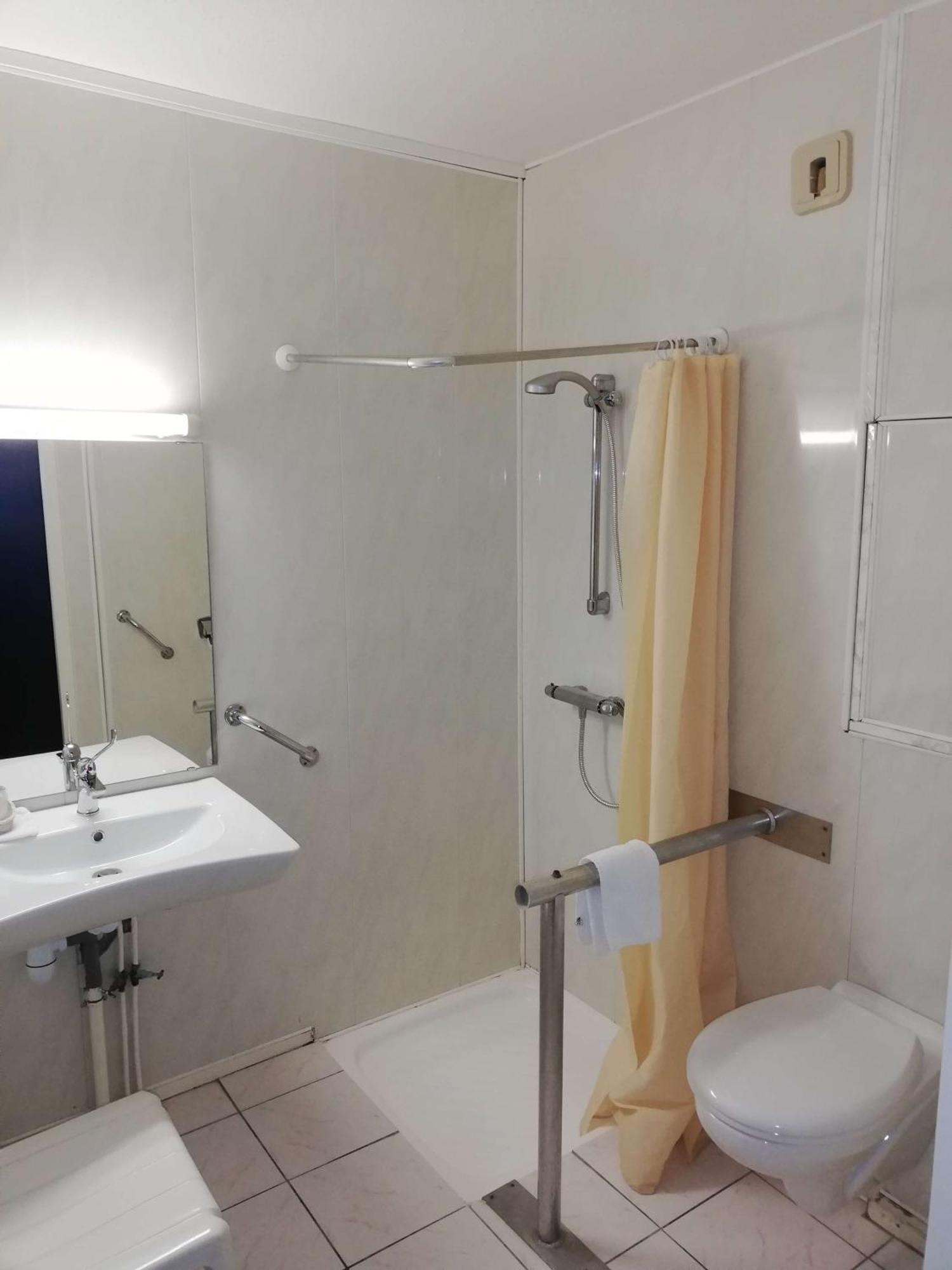 Fumel Brit Hotel Vallee Du Lot מראה חיצוני תמונה