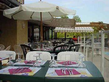 Fumel Brit Hotel Vallee Du Lot מראה חיצוני תמונה